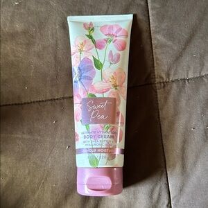 Bath & Body Works Sweet Pea Body Cream
